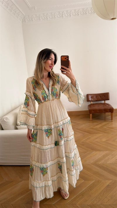 Bej V Yaka Renkli Nakışlı Tasarım Elbise