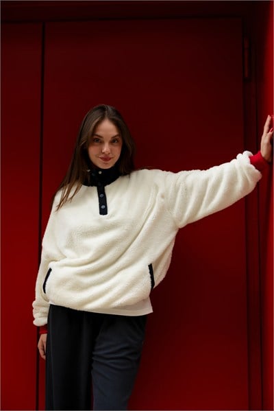 Ekru Dik Yaka Sırt Teddy Ve Yazı Nakışlı Polar Sweat