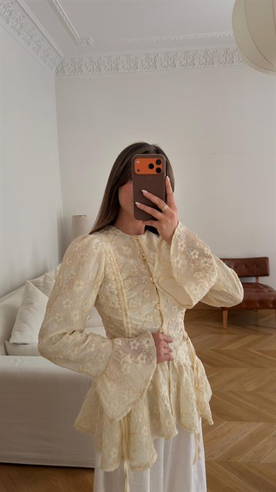 Krem Büzgülü Nakış Detaylı Vintage Gömlek