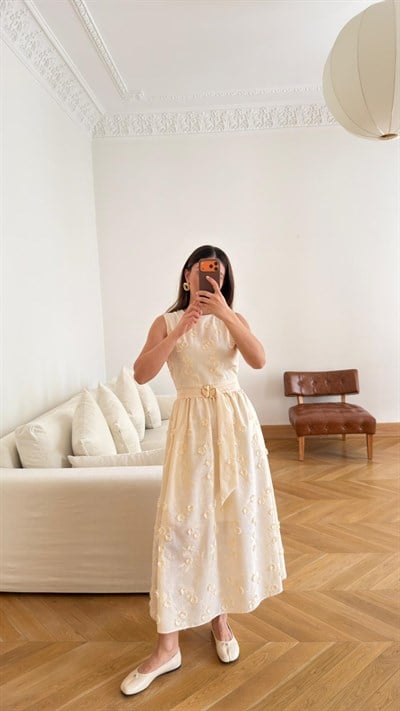 Taş Sıfır Kol Brode Detaylı Kemerli Astarlı Elbise