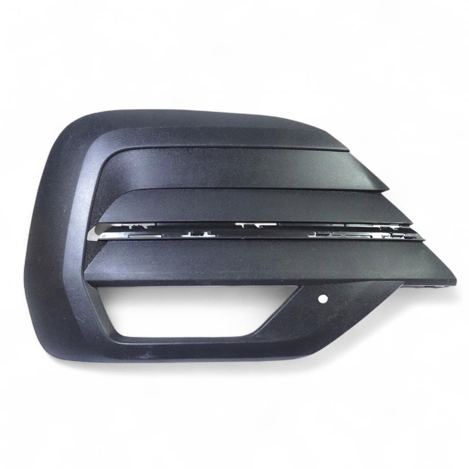 Vw Transporter T8 Sağ Tampon Kapağı 2019-2024 7LA807490