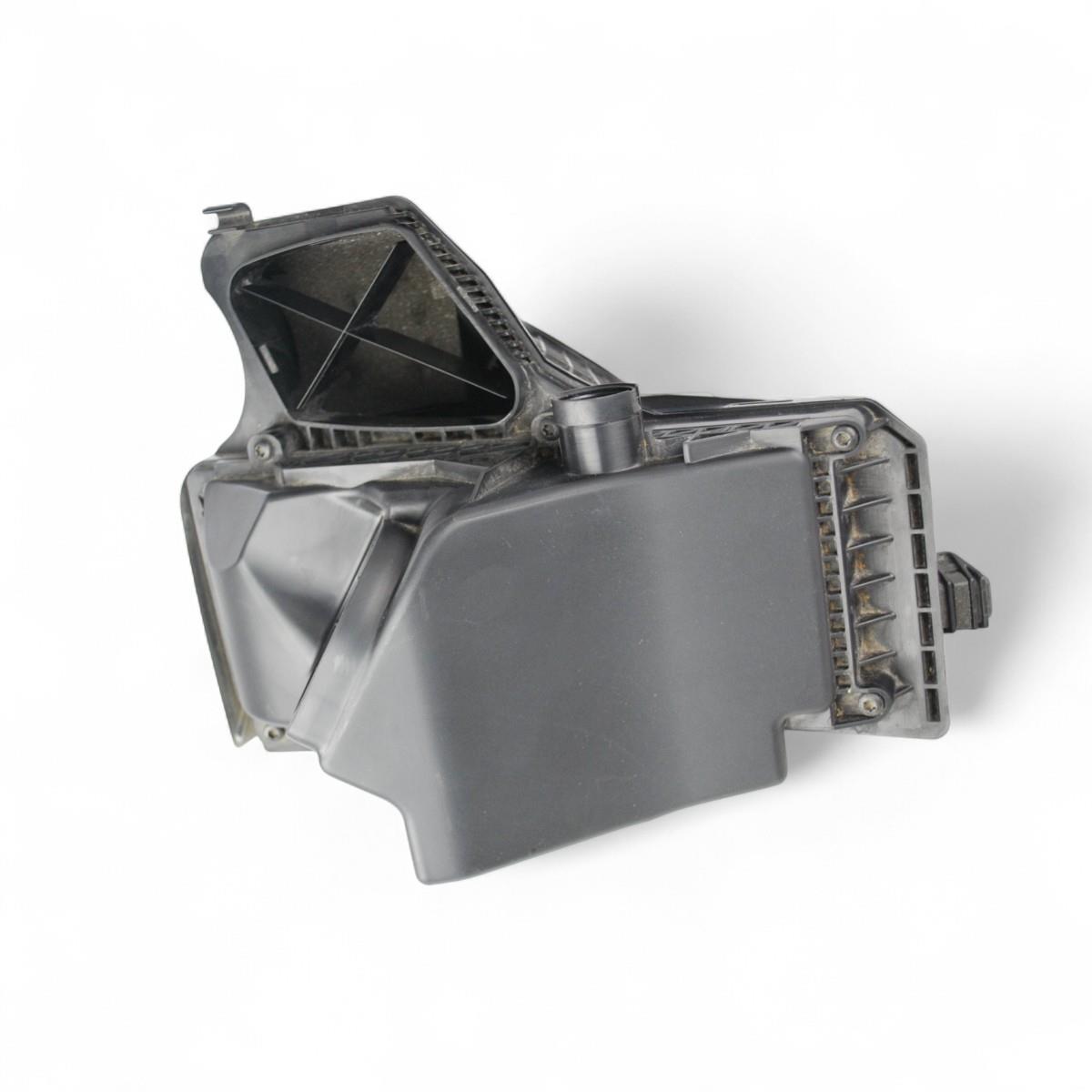 Q5-A4-A5 Hava Filtre Kutusu 1.8-2.0TFSI 2009-2012 8K0133837AC