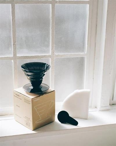 Hario V60 02 Siyah Plastik Dripper Set