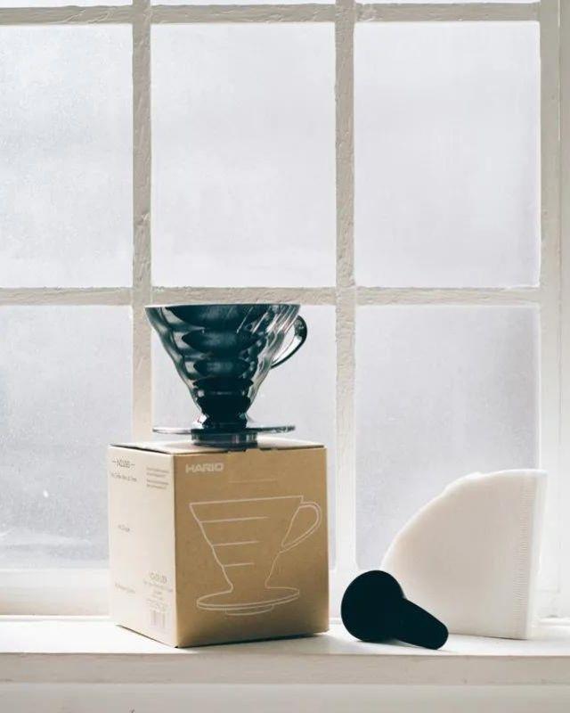 Hario V60 02 Siyah Şeffaf Plastik Dripper ve 40'lı Filtre Kağıdı Seti