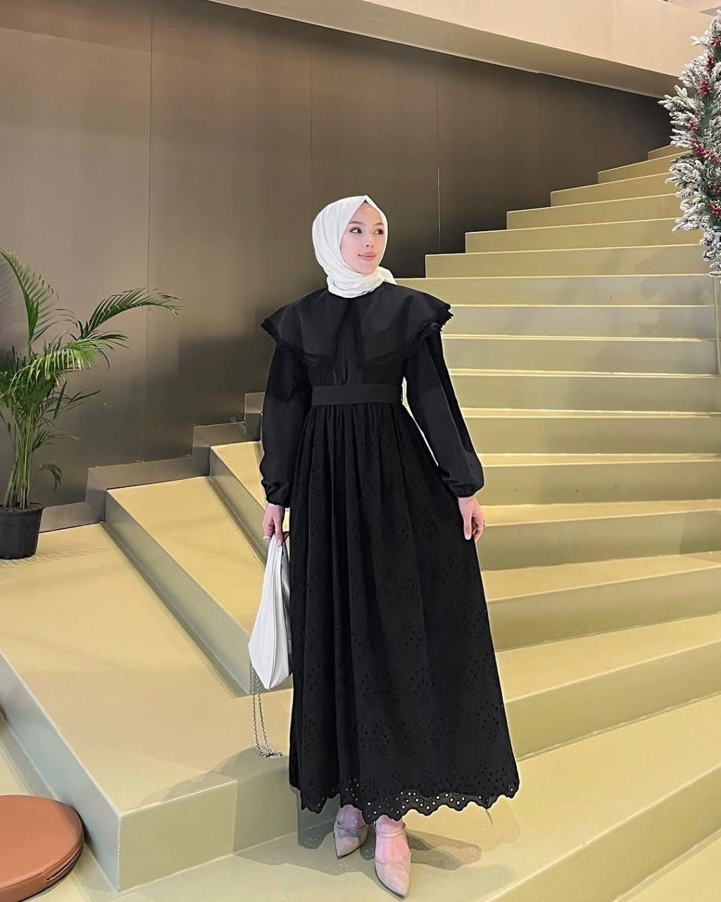 PELERİN YAKA ASTARLI KEMERLİ %100 PAMUK FİSTO ELBİSE Siyah