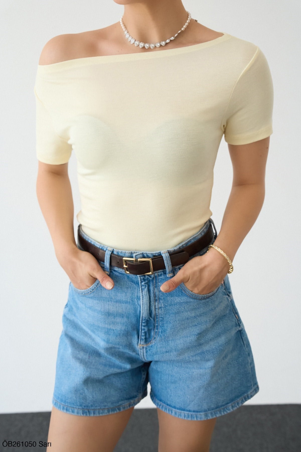 Sarı Kayık Yaka Kısal Kol Body