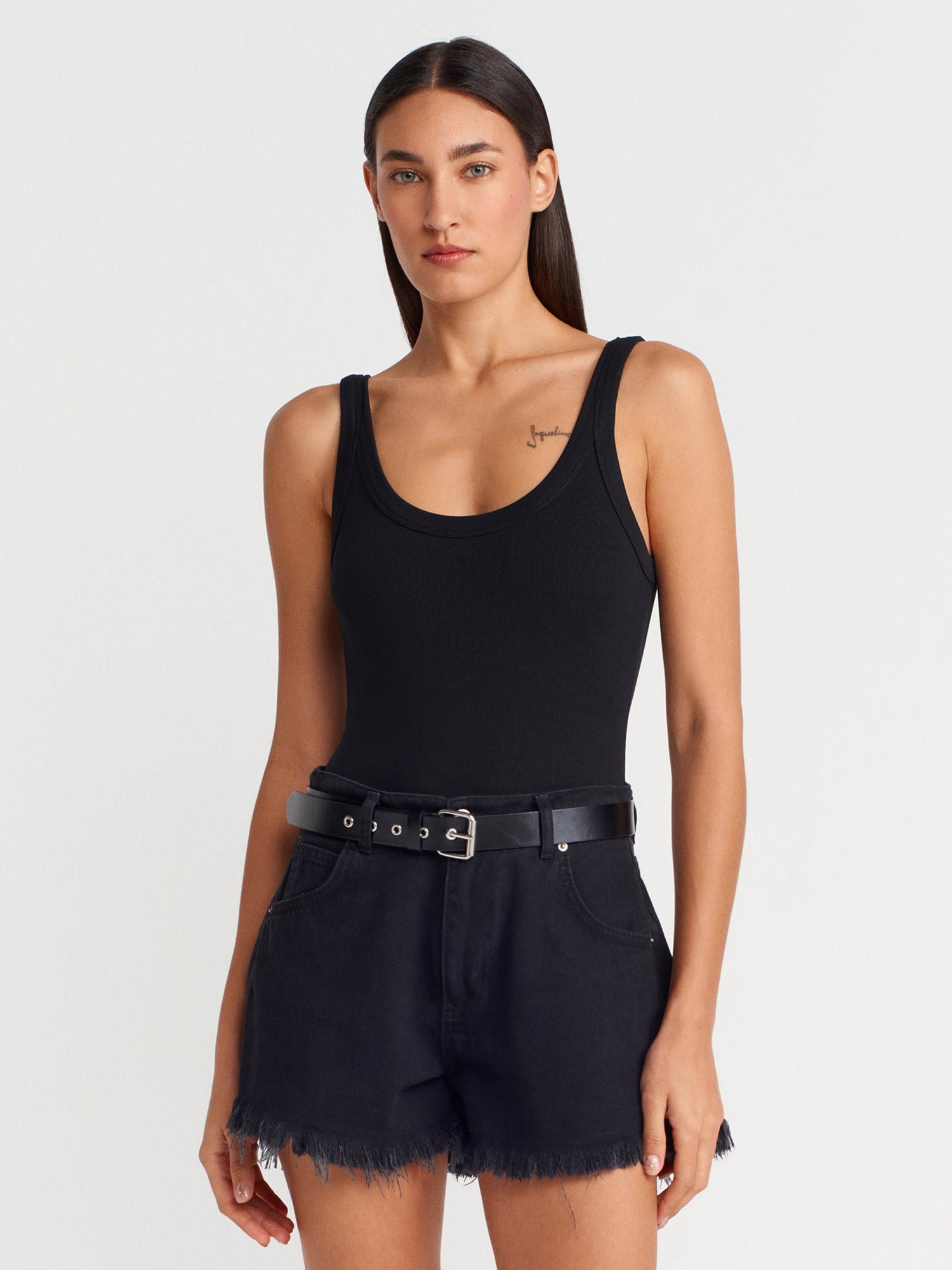 Siyah Askılı Bodysuit