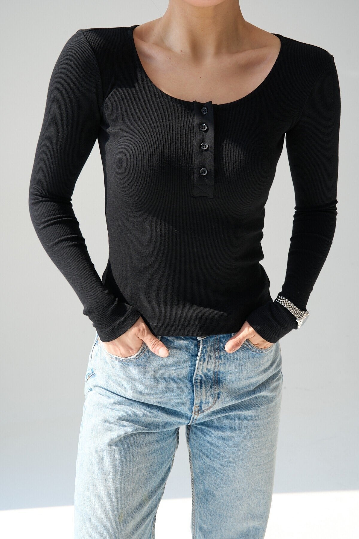 Siyah Geniş Yaka Düğmeli Body