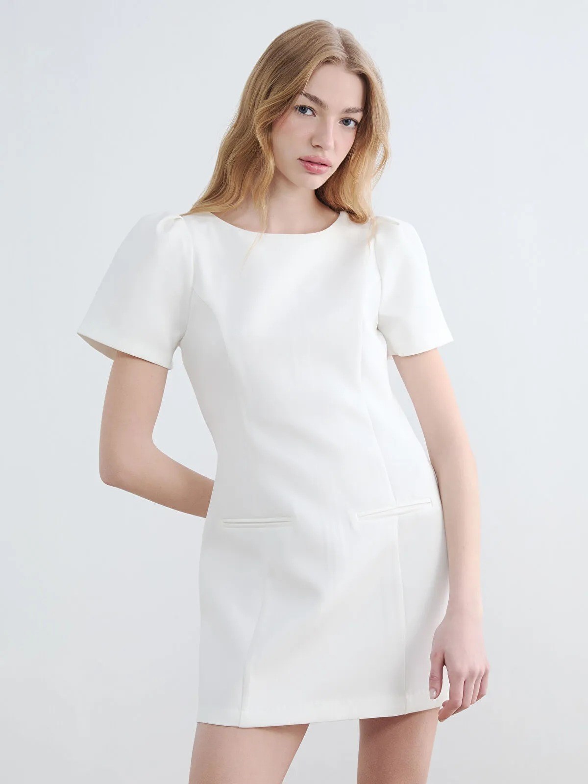  Beyaz Bisiklet Yaka Karpuz Kol Mini Elbise