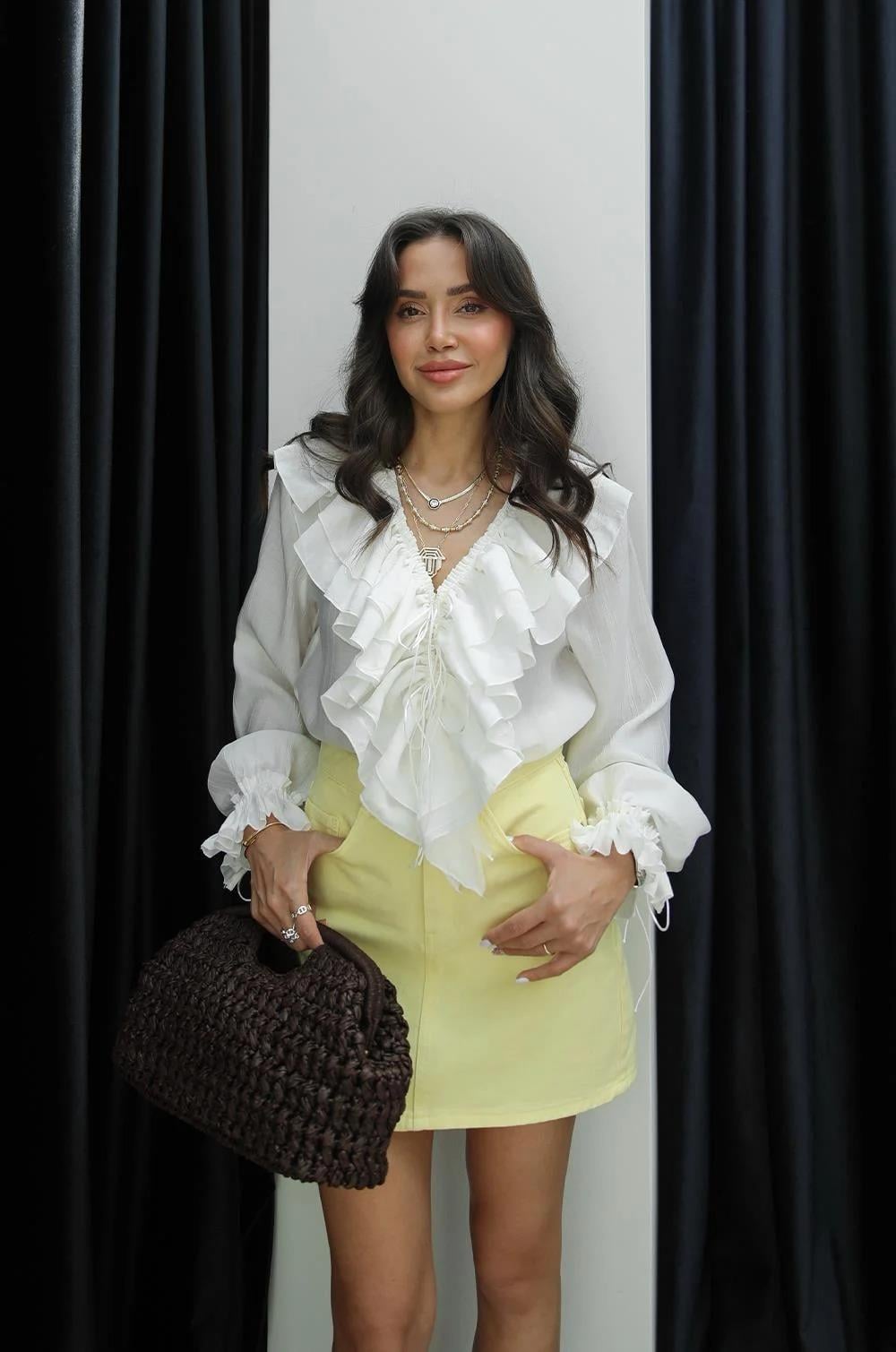 Asrın Beyaz Fırfırlı Bluz