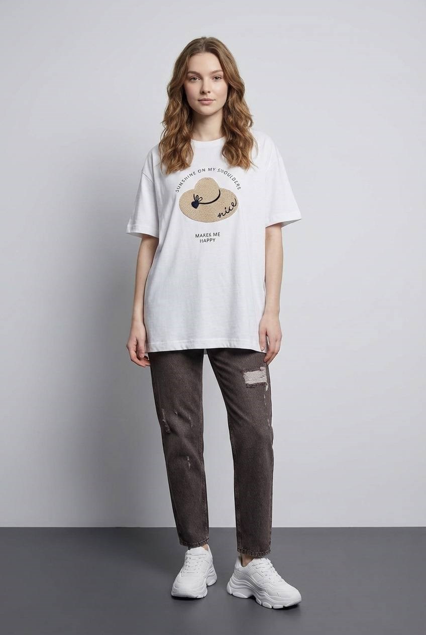 Asrın Şapka Baskı Detaylı Beyaz T-shirt