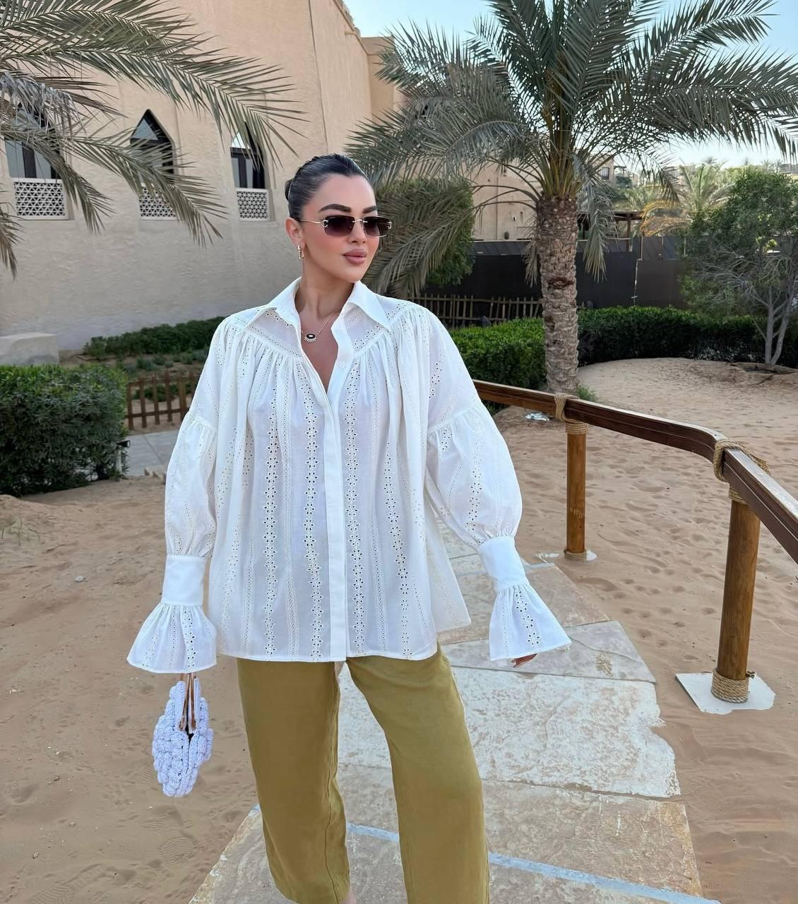 Beyaz Büzgü Ve Kol Detaylı Gömlek