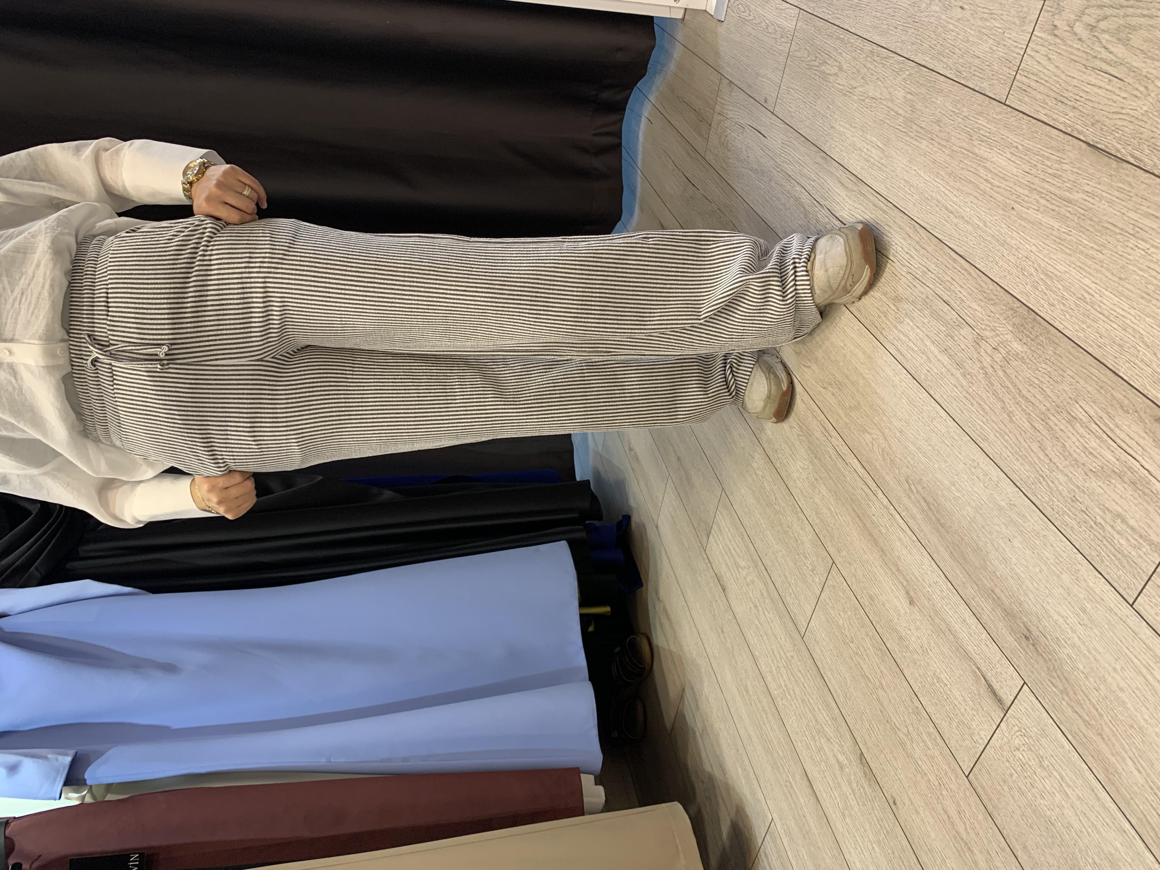 Dökümlü çizgili keten karışımlı pantolon Füme