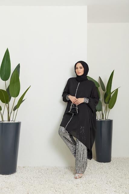 Siyah Pul Işlemeli Yarasa Kol Detaylı Abiye Takım