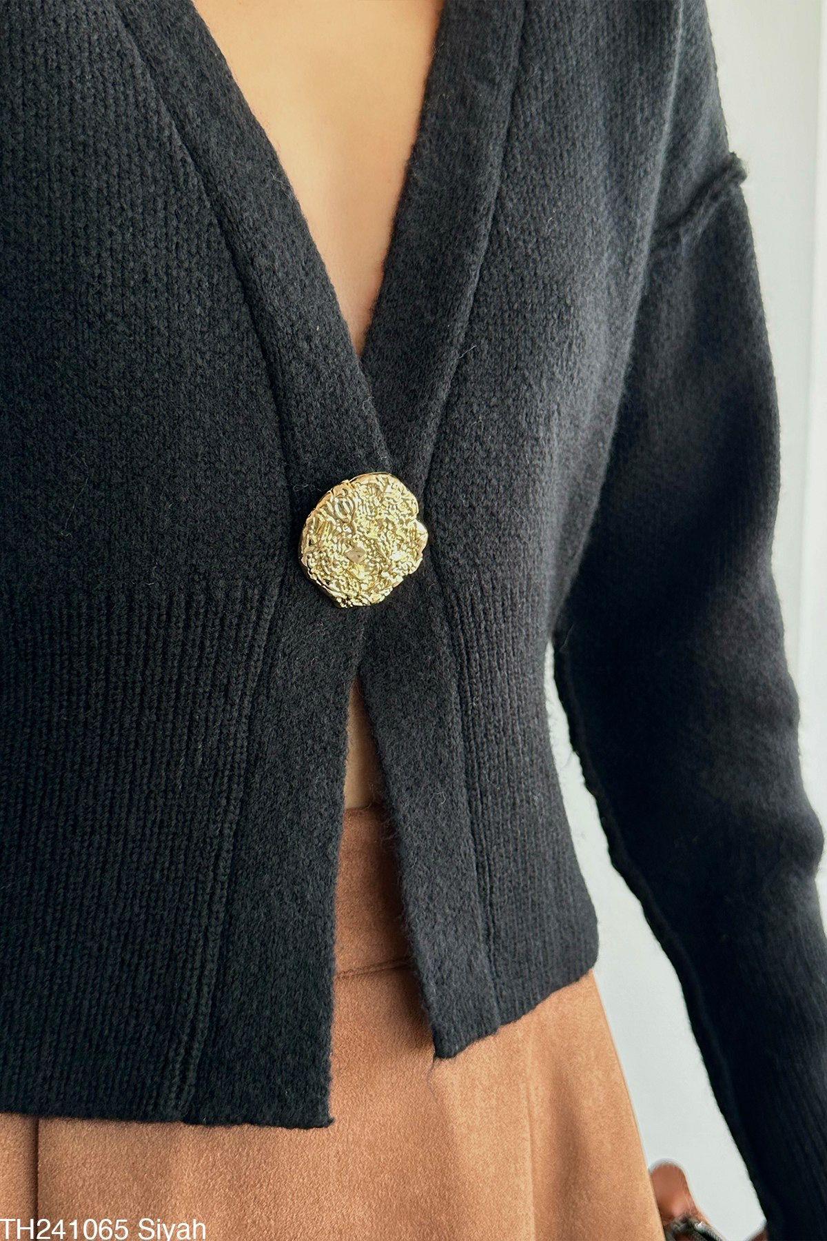 Ters Dikişli Tek Düğmeli Siyah Hırka