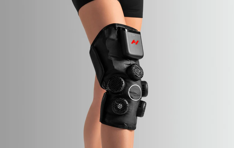 Hyperice Contrast 2 Knee ile antrenman öncesi ısı uygulama