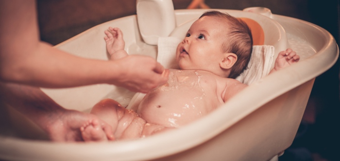 Bebeklerin İlk Banyosunda Dikkat Edilmesi Gerekenler