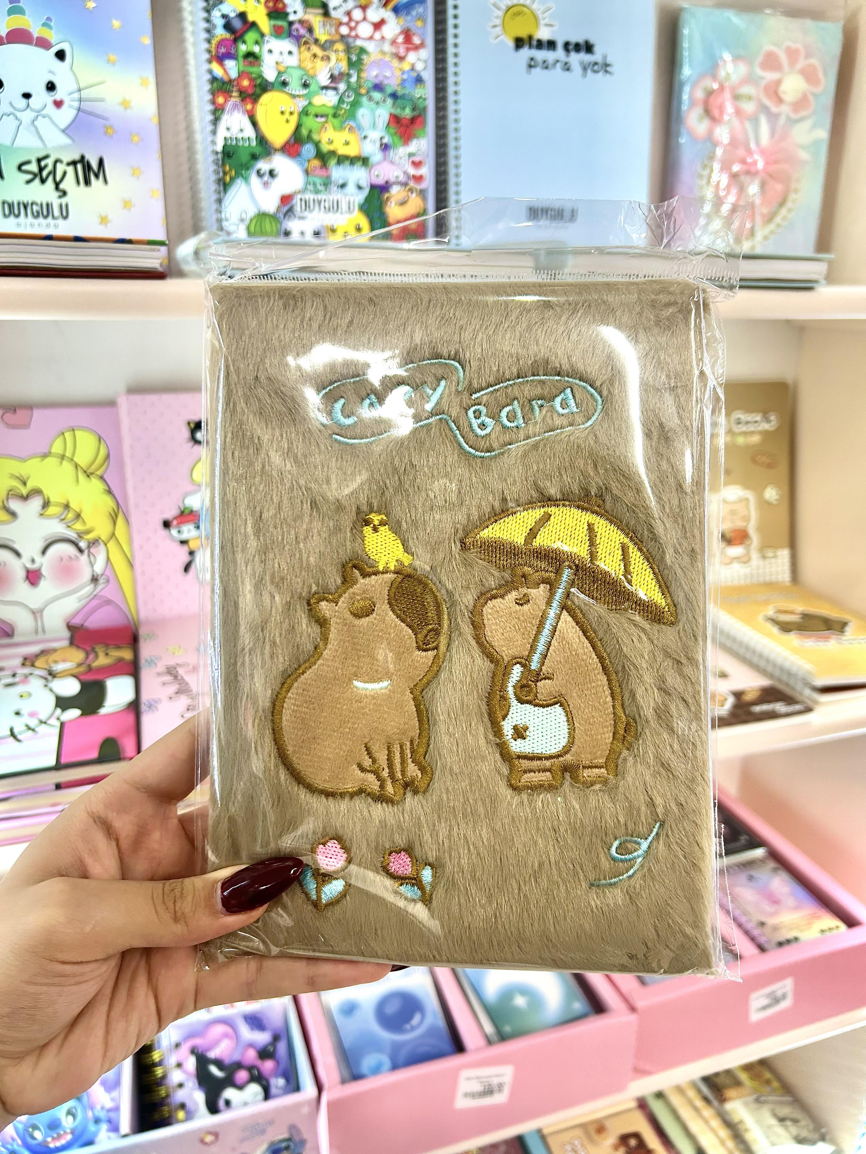 Tüylü Capybara Defter