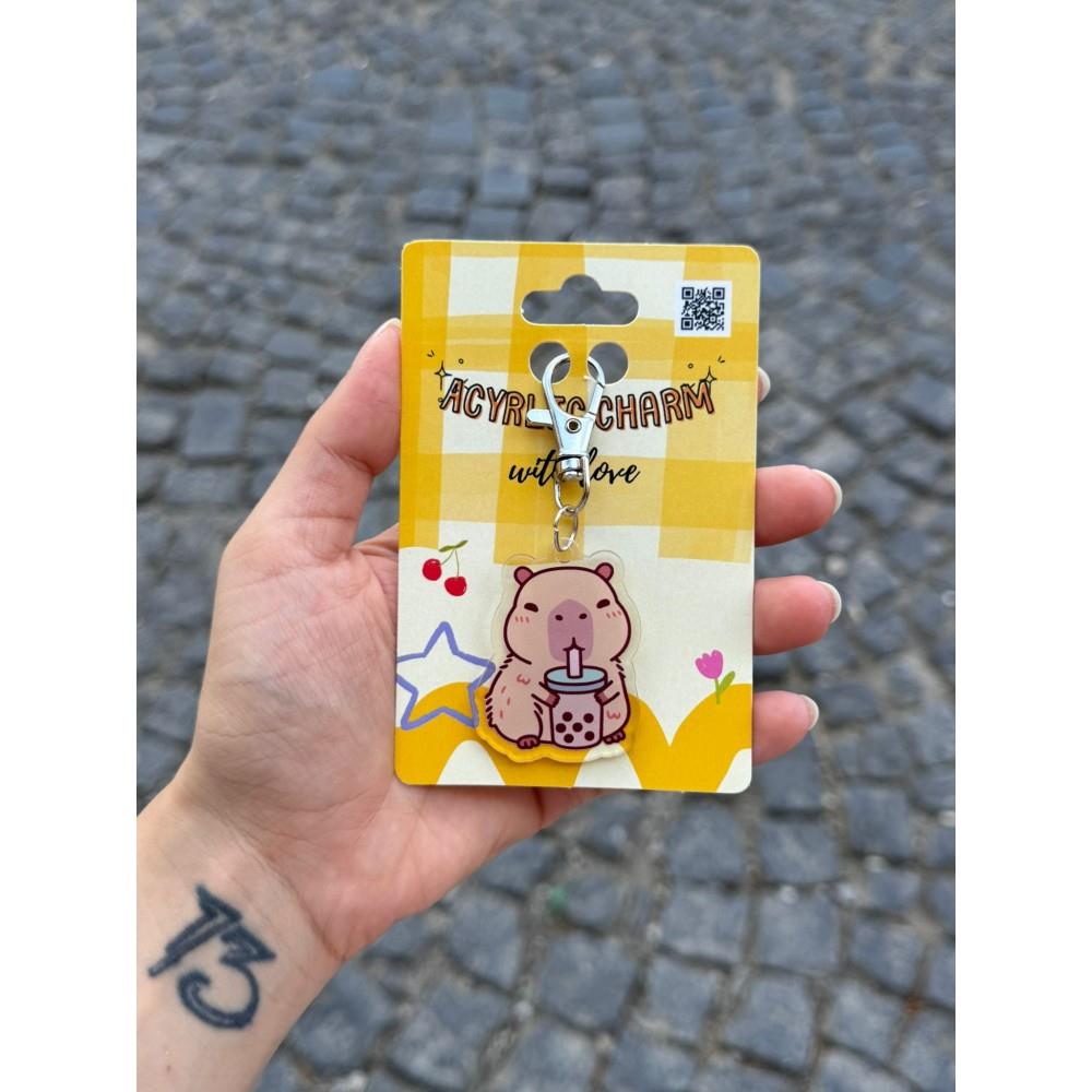 Capybara Drinking Akrilik Charm