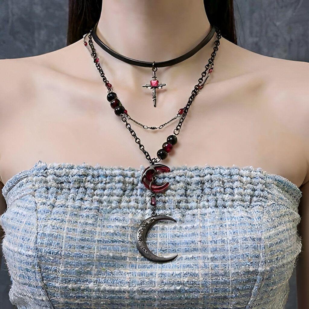 Crimson Moon Gothic Kolye
