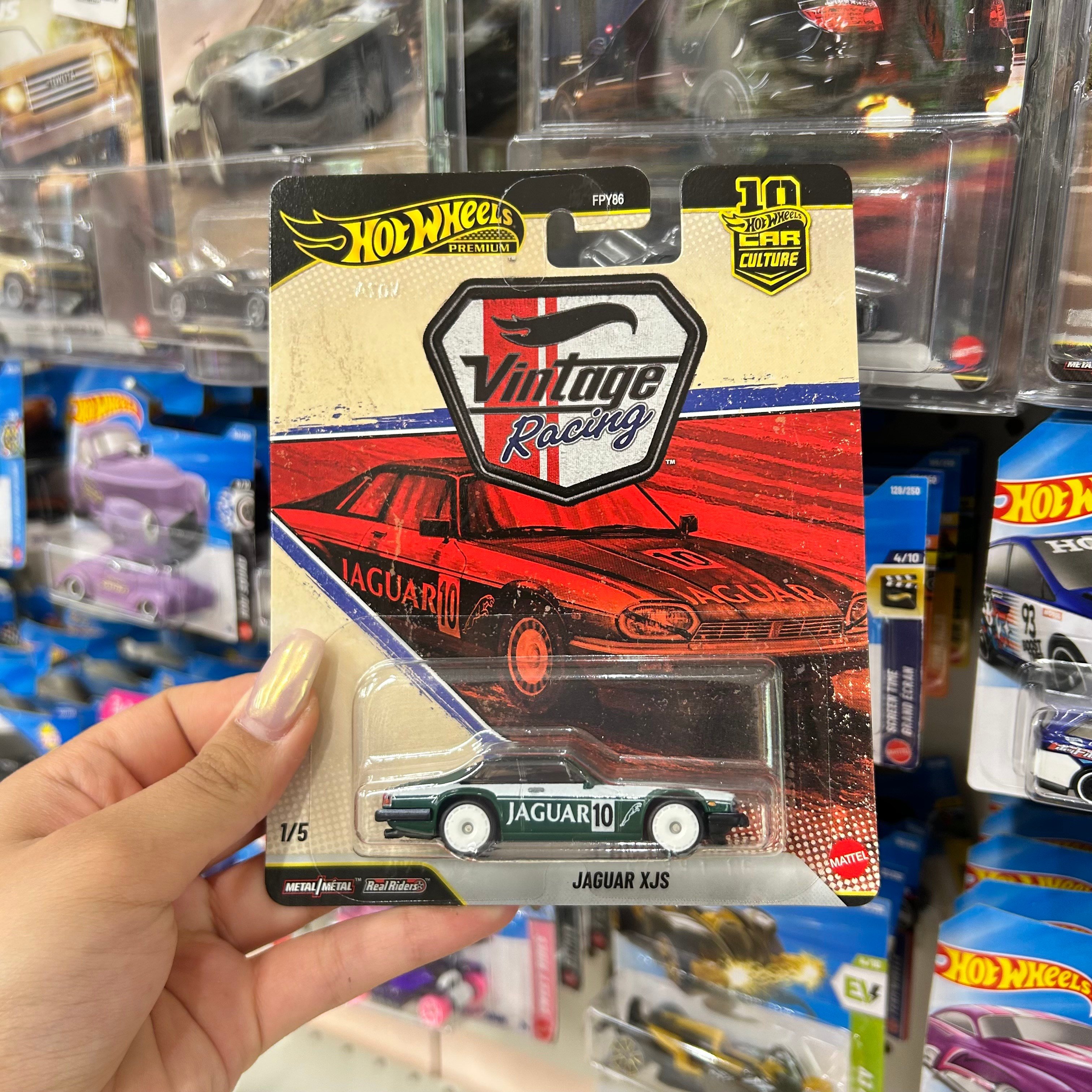 Hot Wheels Vintage Racing Jaguar XJS