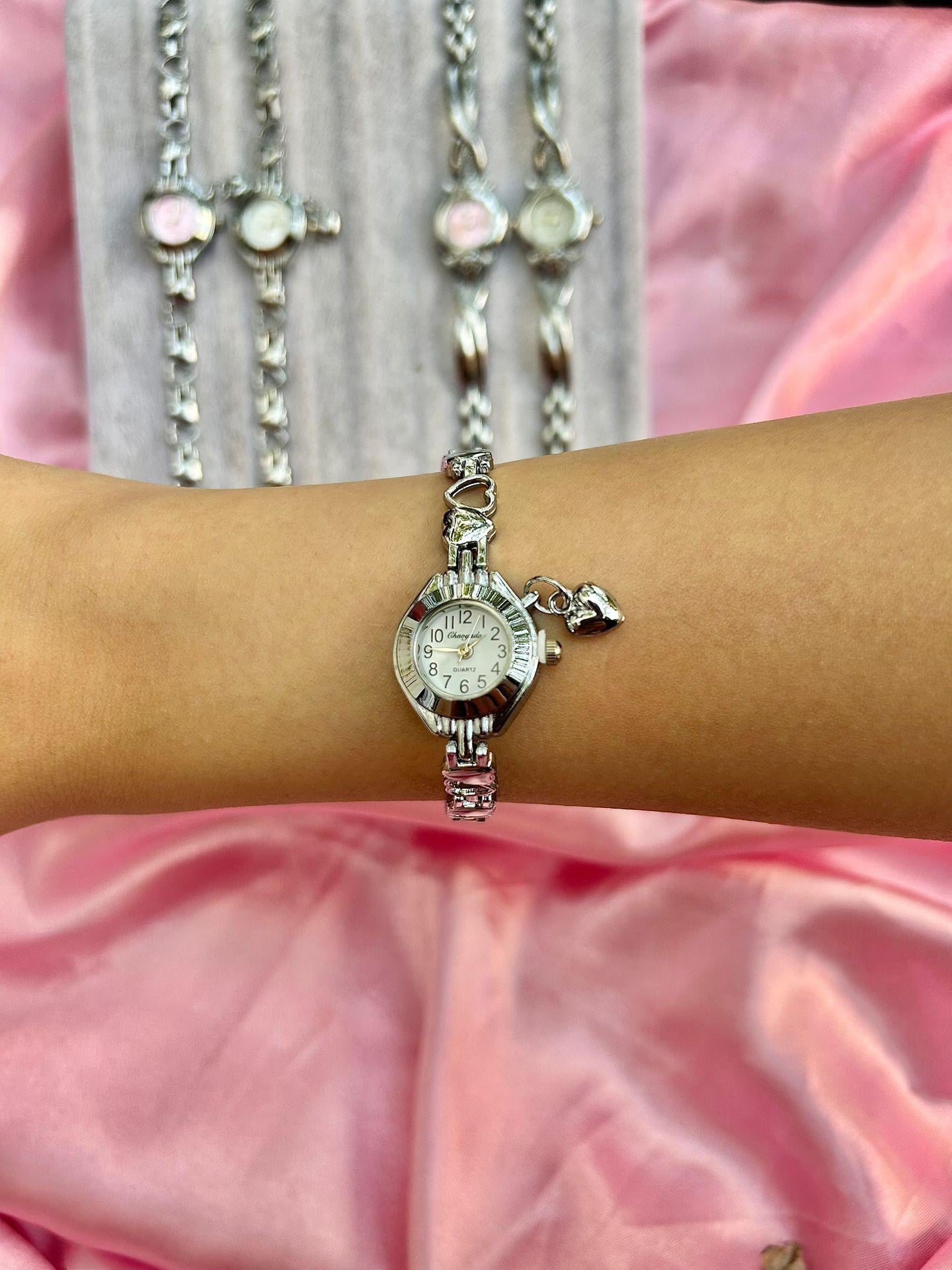 Kalpli Charm Detaylı Vintage Saat