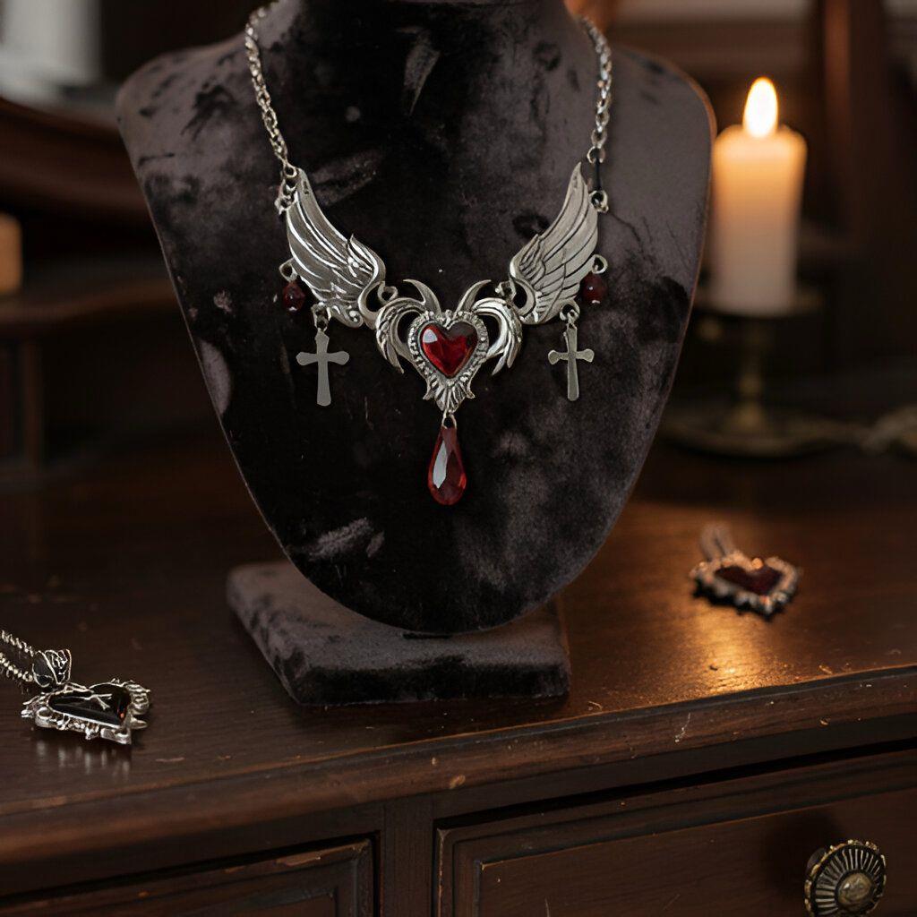 Kanatlı Kırmızı Kalp Gothic Haç Kolye