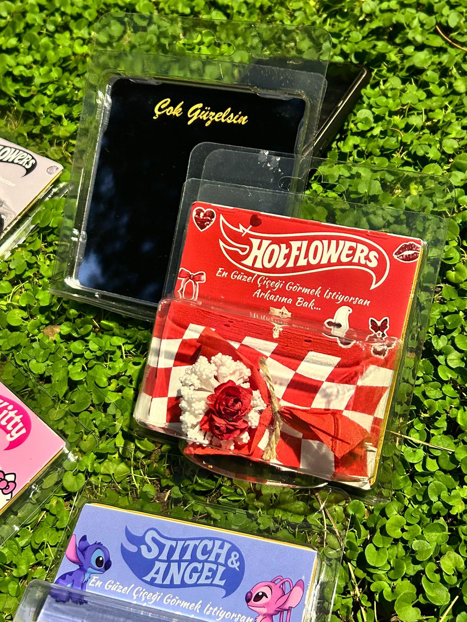 Kırmızı Kartlıklı Aynalı Hotflowers 