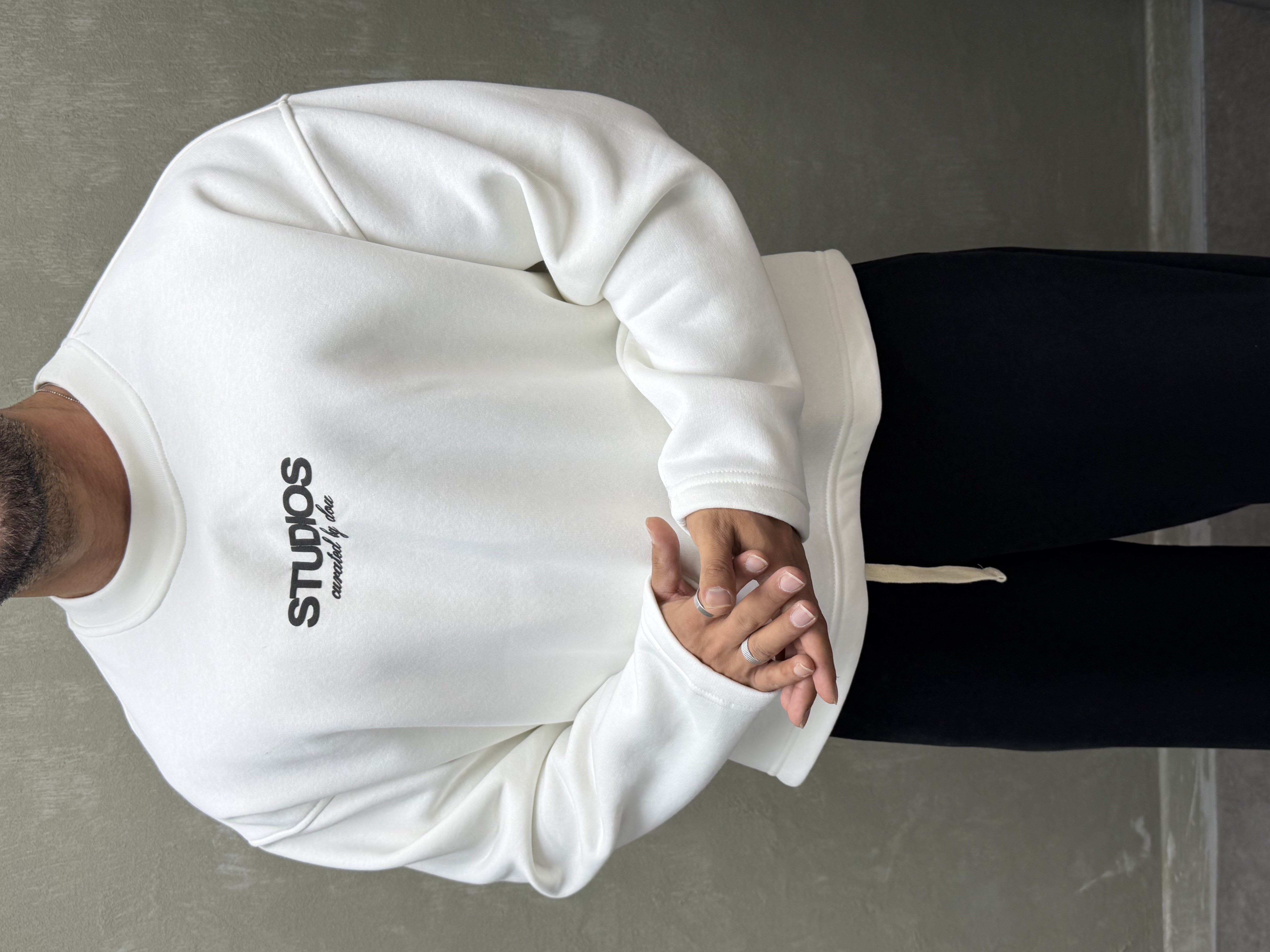 BOXY KALIP BELİVE SIRT DETAYLI SWEAT BEYAZ