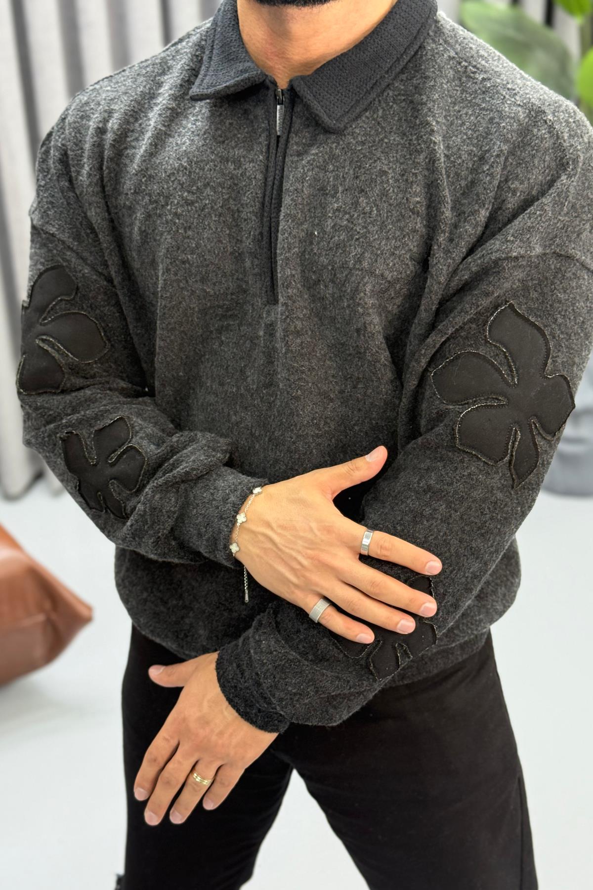 OVERSİZE NAKIŞ DETAYLI FERMUARLI SWEAT SİYAH