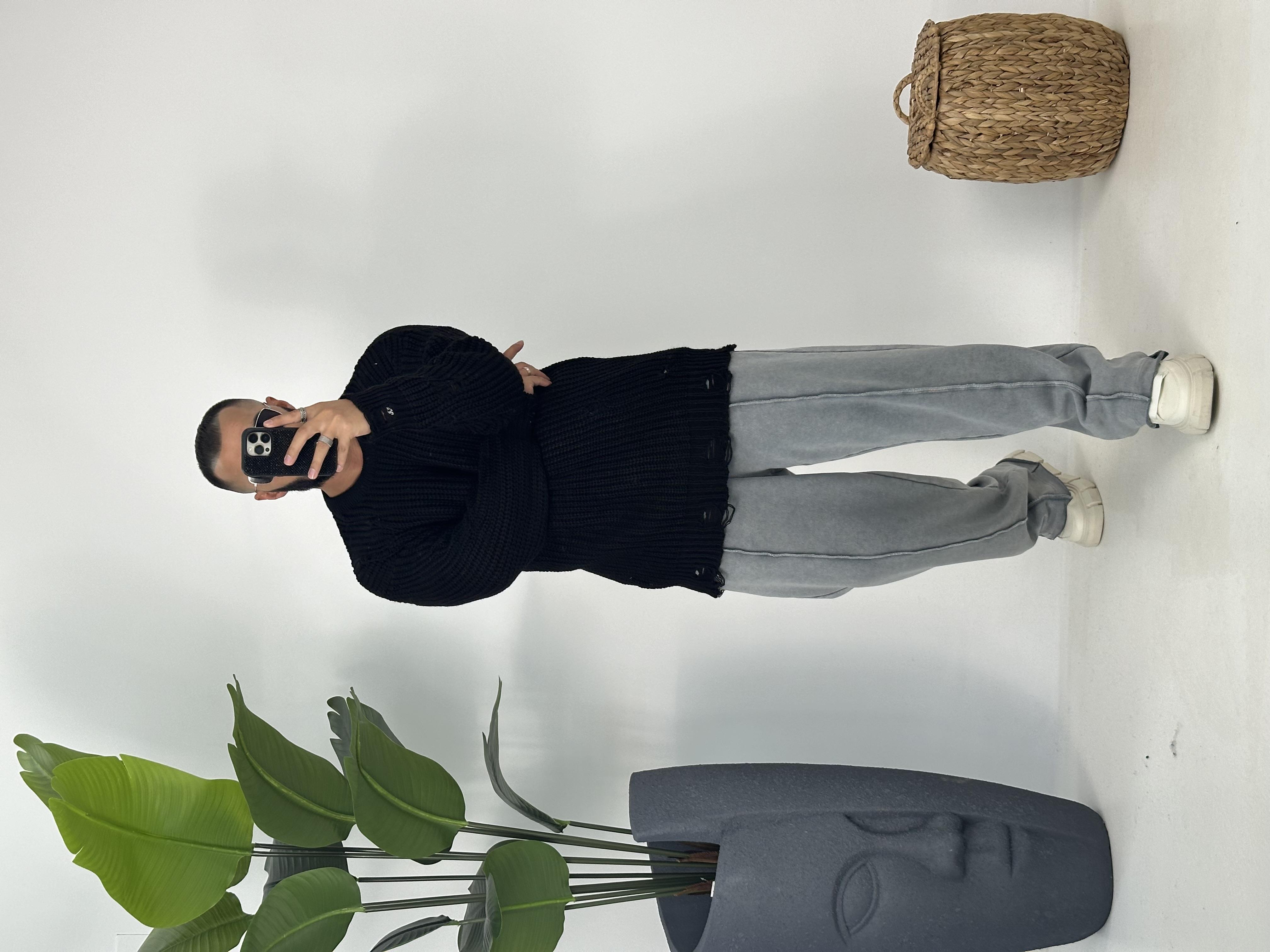 OVERSİZE YIRTIK DETAYLI KAZAK SİYAH