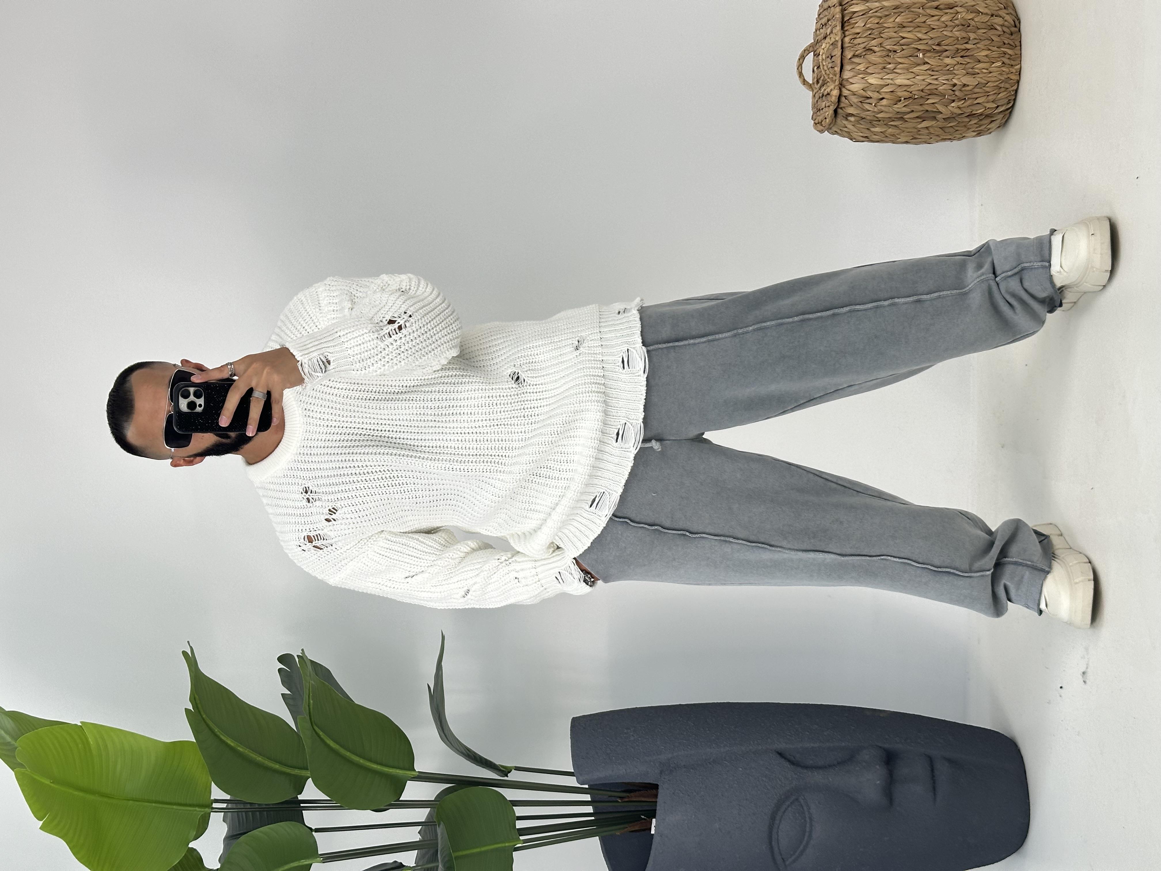 OVERSİZE YIRTIK DETAYLI KAZAK BEYAZ