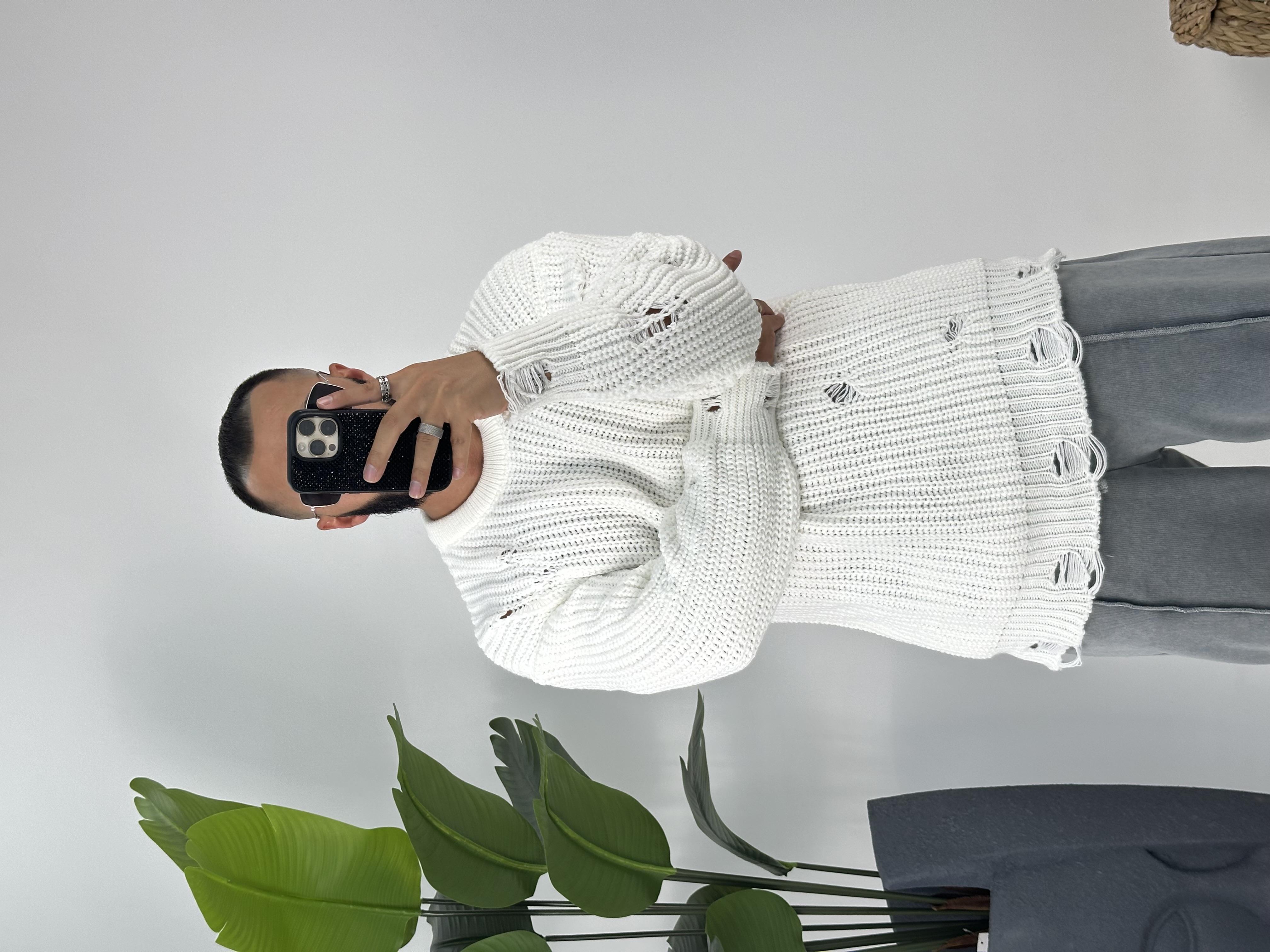 OVERSİZE YIRTIK DETAYLI KAZAK BEYAZ