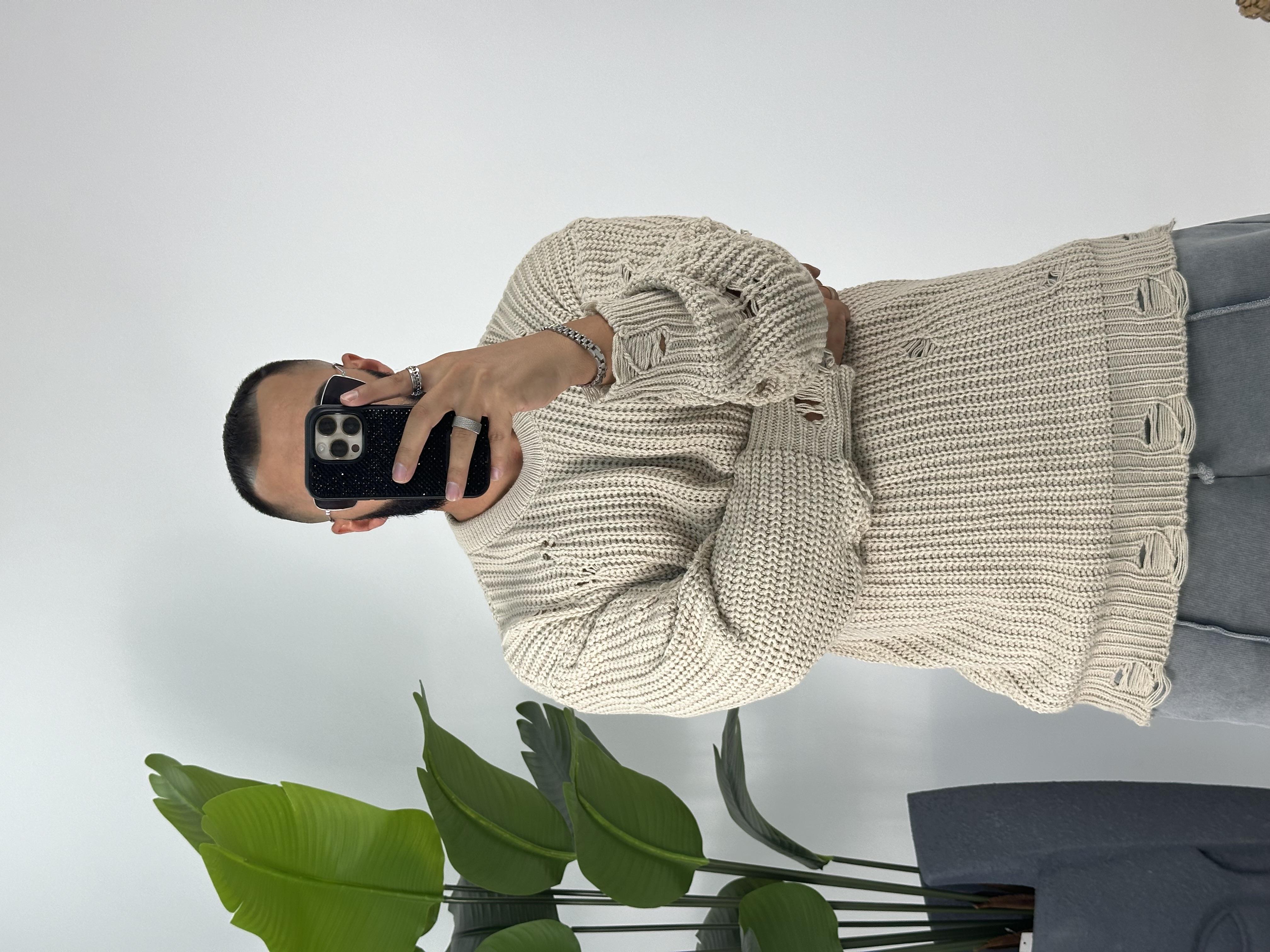 OVERSİZE YIRTIK DETAYLI KAZAK KREM