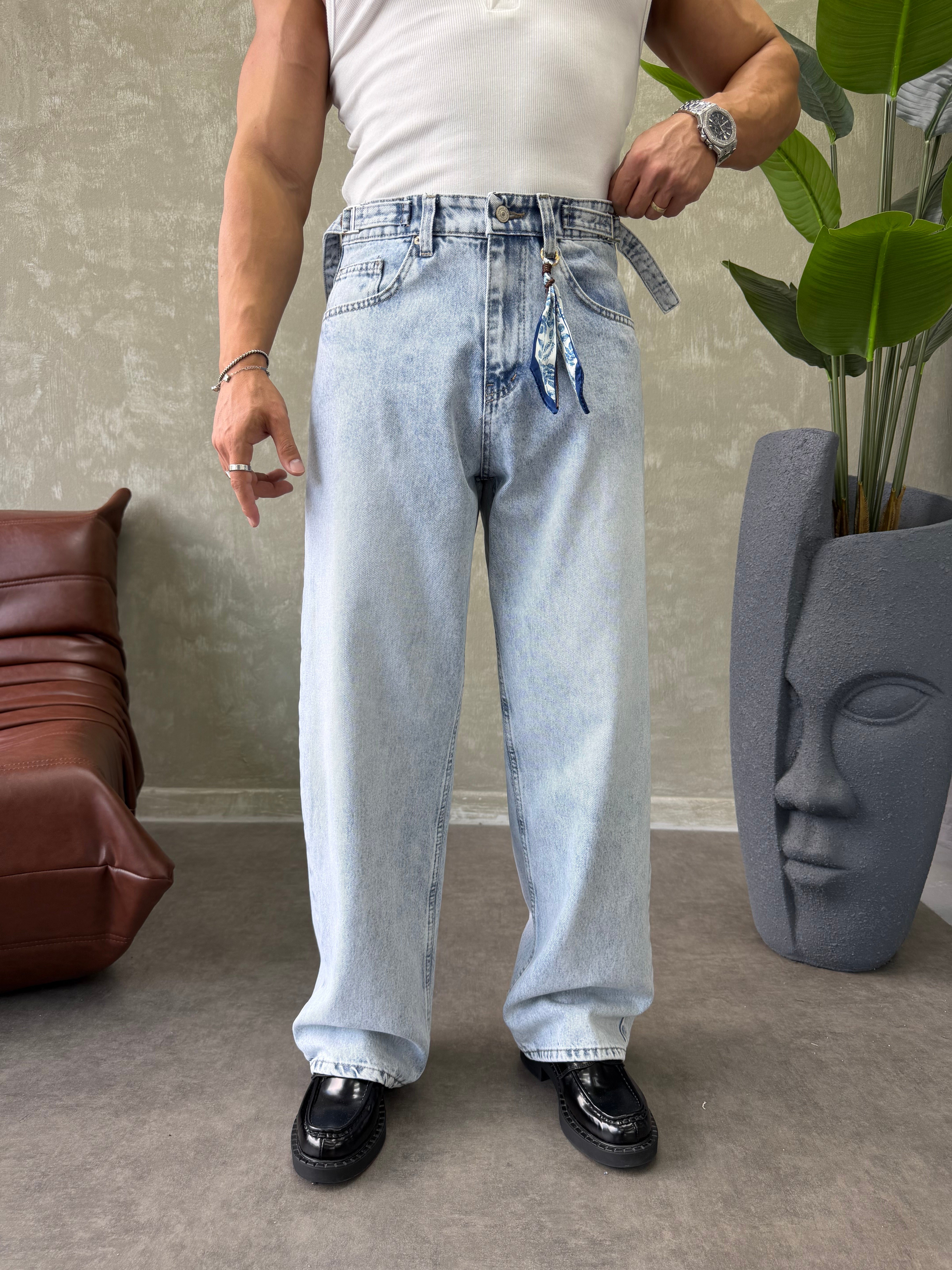 TASARIM KEMER DETAYLI BAGGY JEAN BUZ MAVİSİ 