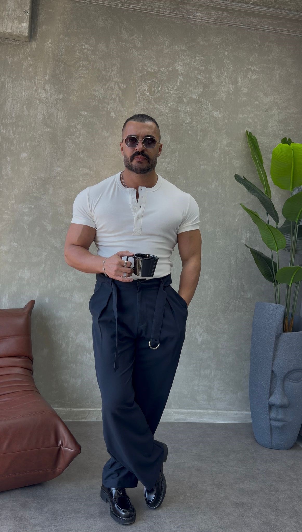 YAN PATLI ÜÇ DÜĞMELİ T-SHİRT BEYAZ