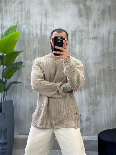 Bej Yıkamalı Oversize Yırtık Detaylı Kazak