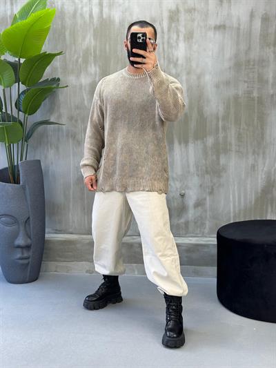 Bej Yıkamalı Oversize Yırtık Detaylı Kazak