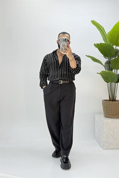 BEYAZ ÇİZGİ DETAYLI SİYAH OVERSİZE GÖMLEK