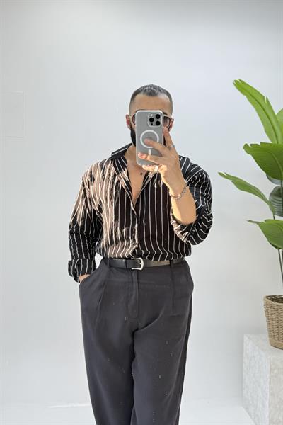 BEYAZ ÇİZGİ DETAYLI SİYAH OVERSİZE GÖMLEK