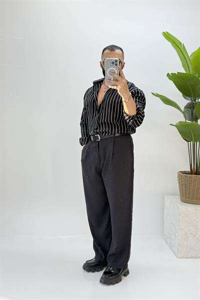 BEYAZ ÇİZGİ DETAYLI SİYAH OVERSİZE GÖMLEK