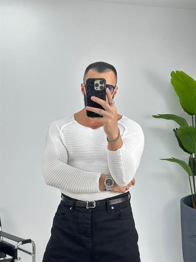 Beyaz Slimfit Örme Kazak