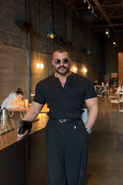 YAM PATLI DÜĞMELİ TRİKO SİYAH