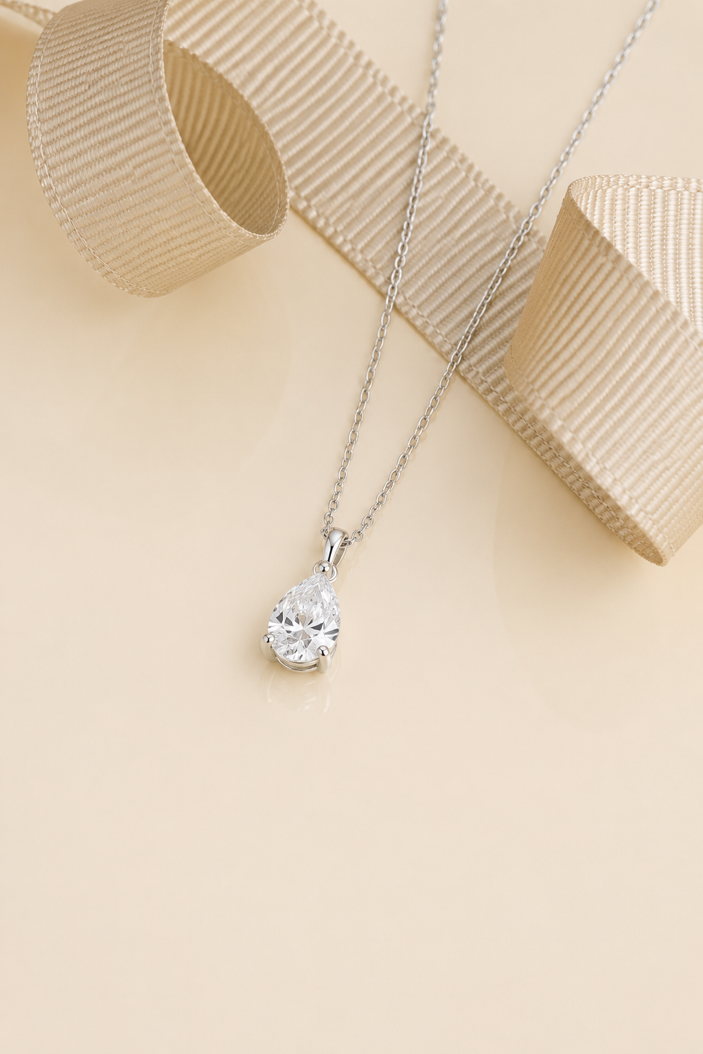 925 AYAR RADYUM KAPLAMA SWAROVSKİ SU DAMLASI TEK TAŞ GÜMÜŞ KOLYE