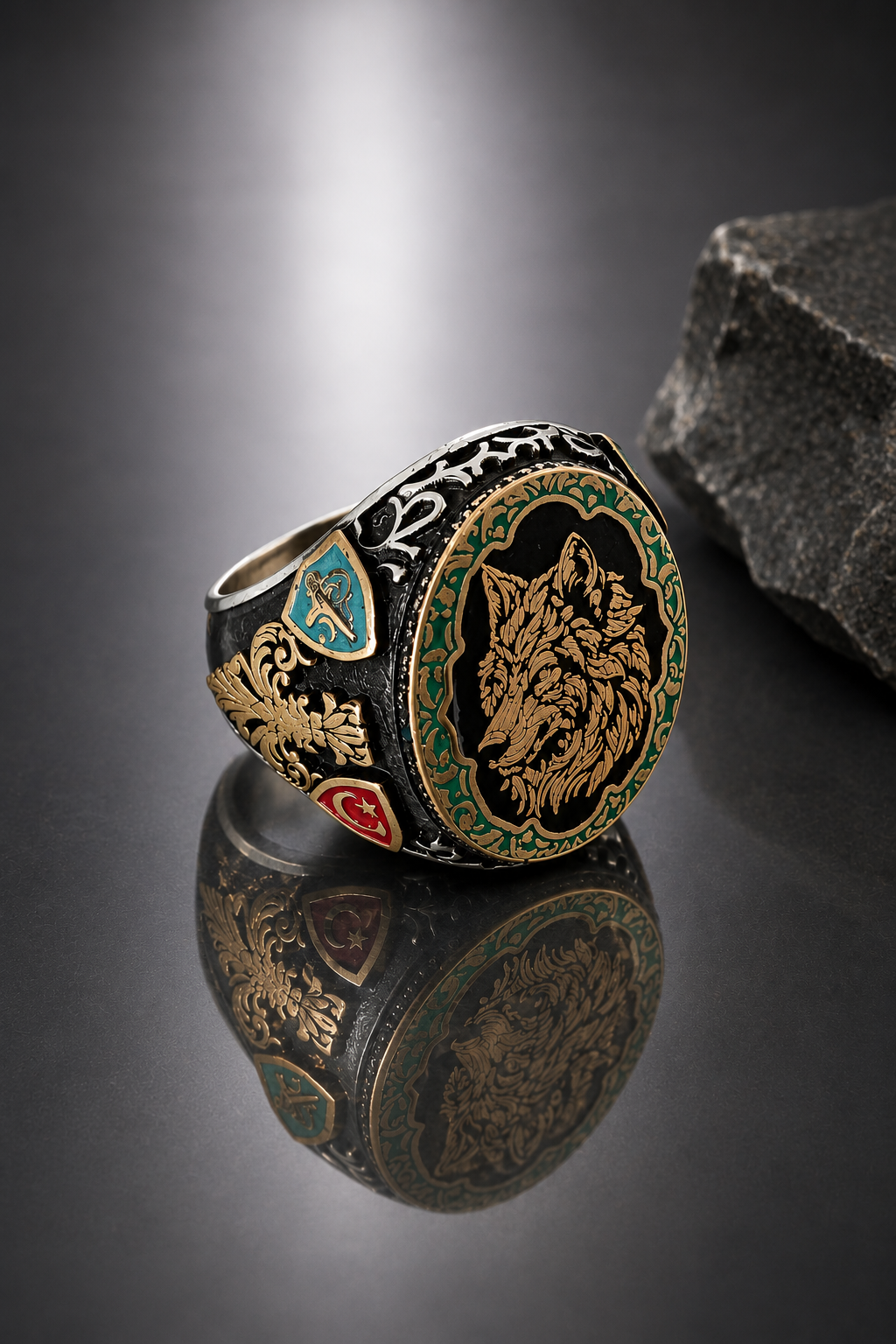 925 AYAR SİYAH MİNE ÜZERİNE KURT KAFASI ERKEK GÜMÜŞ YÜZÜK