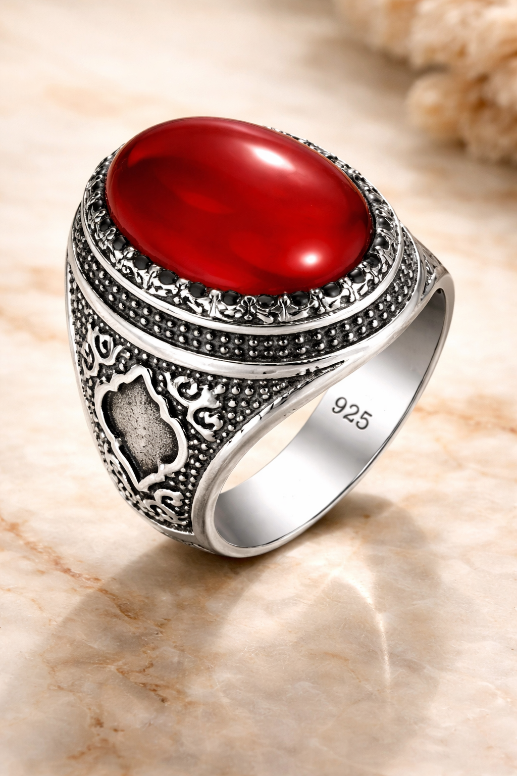 925 AYAR MOTİFLİ OVAL AKİK TAŞLI ERKEK GÜMÜŞ YÜZÜK