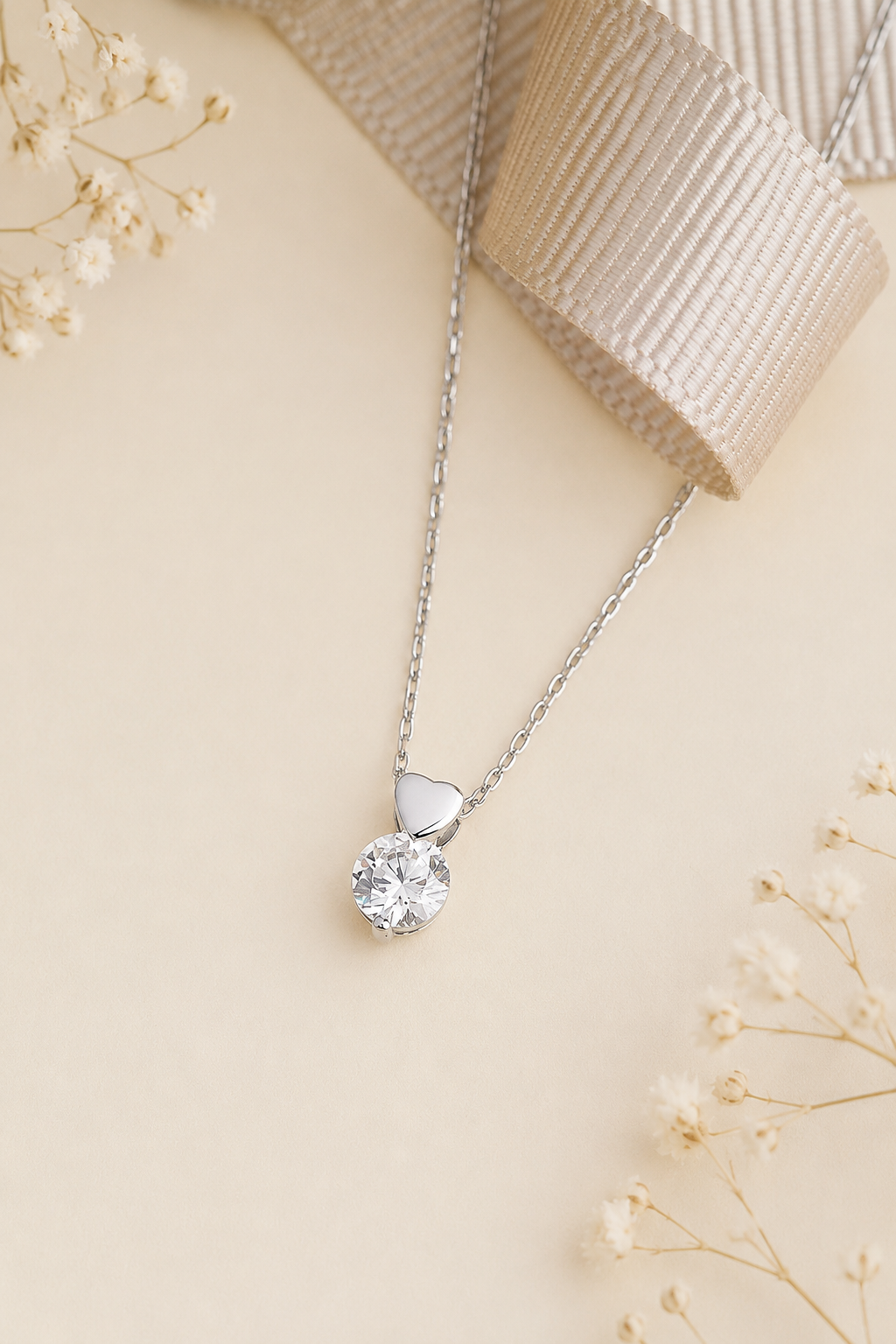 925 AYAR RADYUM KAPLAMA SWAROVSKİ KALPLİ TEK TAŞ GÜMÜŞ KOLYE