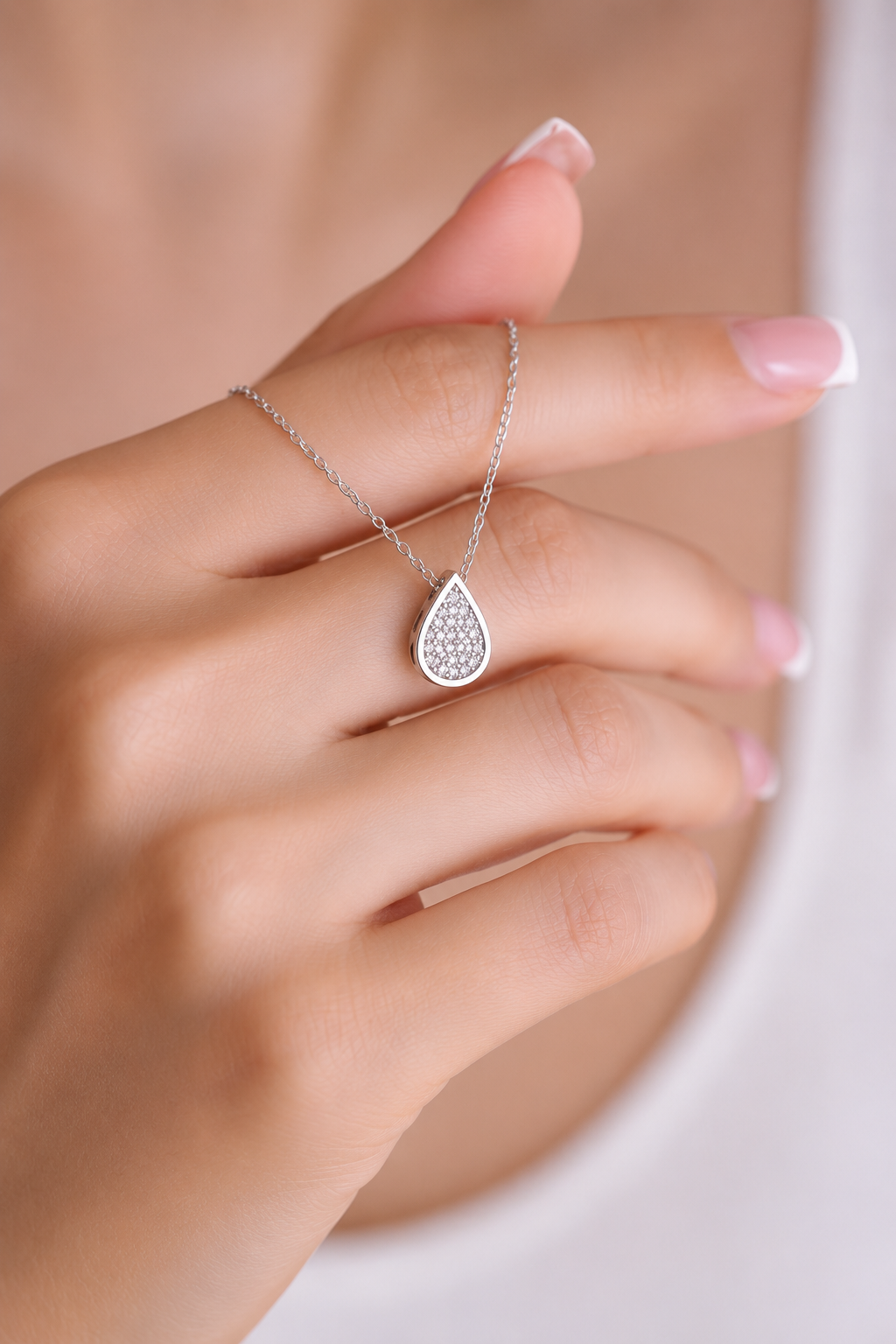 925 AYAR RADYUM KAPLAMA SWAROVSKİ TAŞLI DAMLA GÜMÜŞ KOLYE