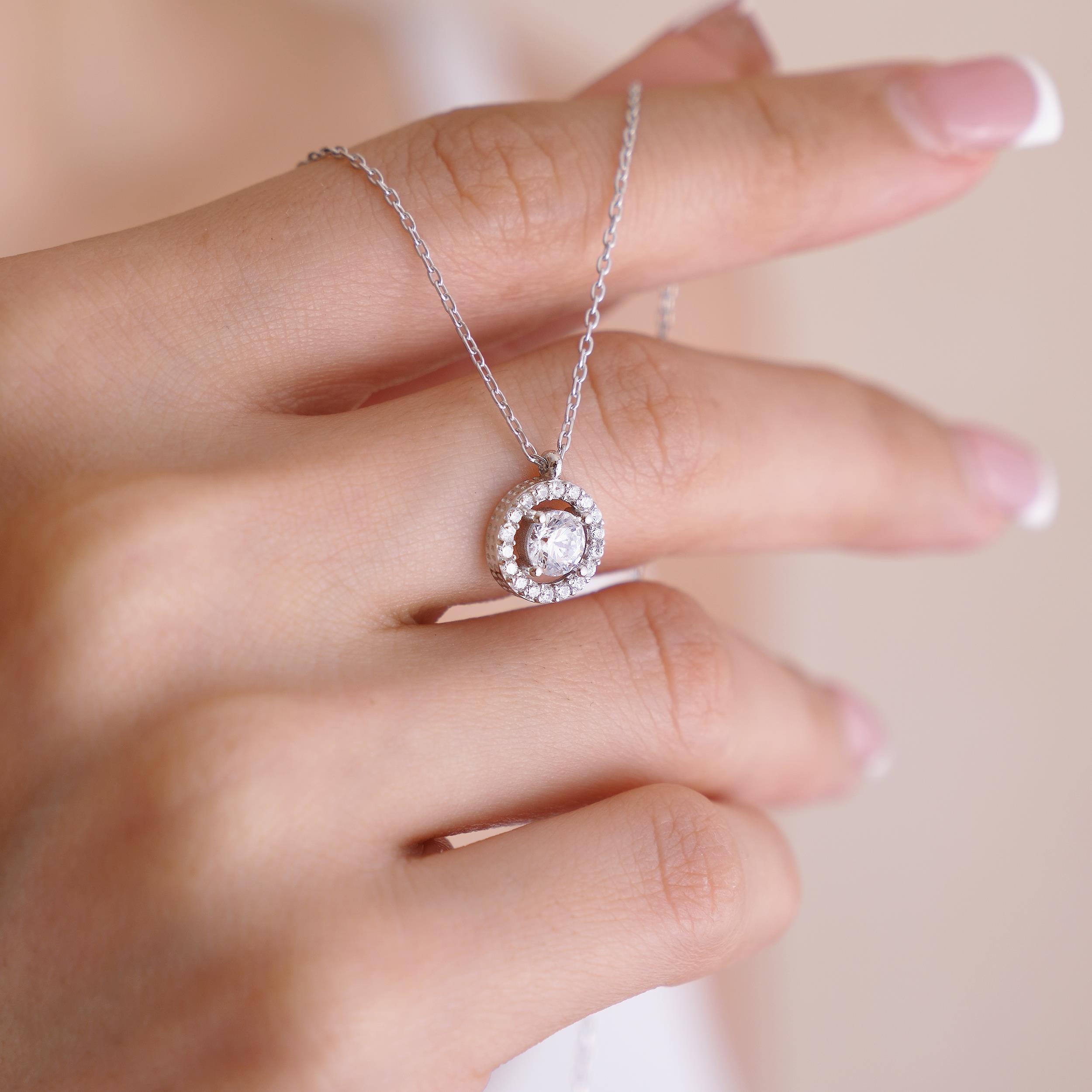 925 AYAR RADYUM LKAPLAMA SWAROVSKİ  TEK TAŞLI GÜMÜŞ KOLYE
