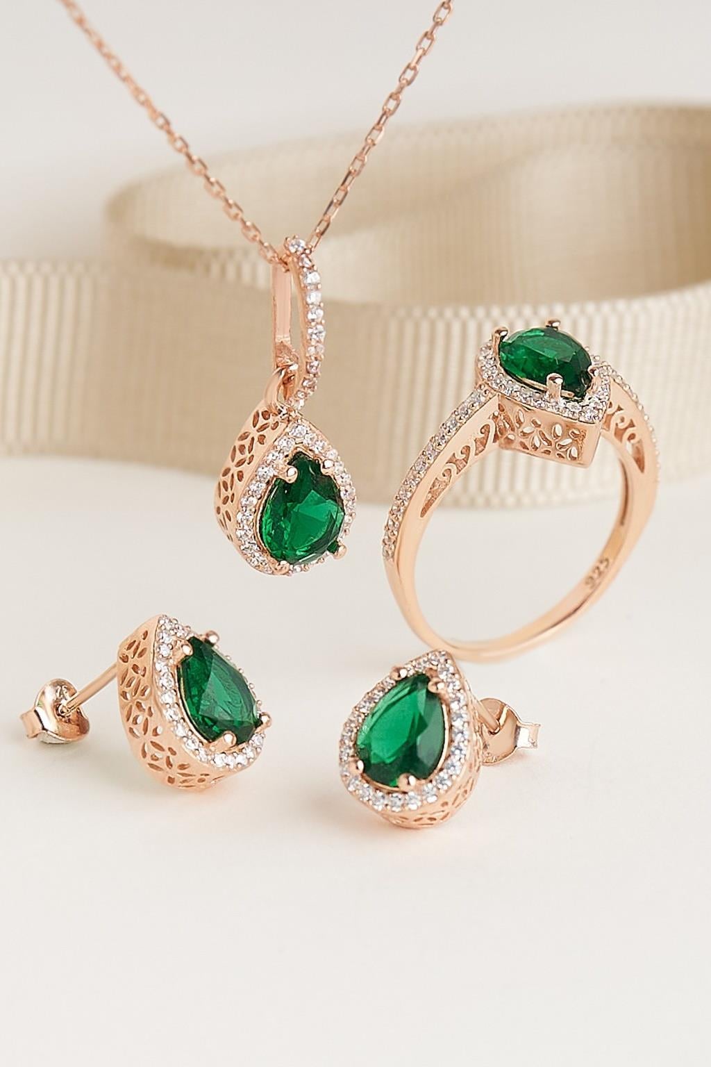 925 AYAR  ROSE KAPLAMA 925 AYAR DAMLA ZÜMRÜT TAŞLI GÜMÜŞ SET